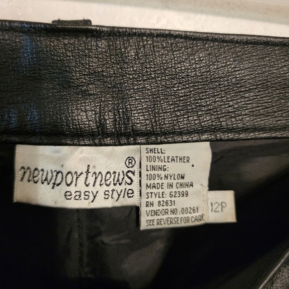 Vintage Newport News Black Leather Pants Size 12 Petite (Spot At Bottom) - Picture 4 of 16